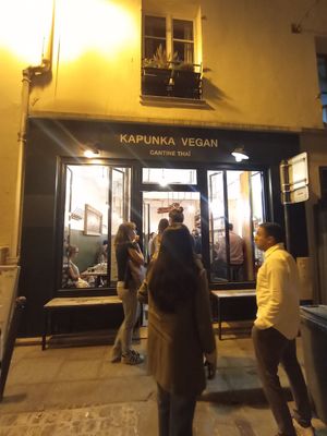 Outside at Kapunka Vegan in Paris