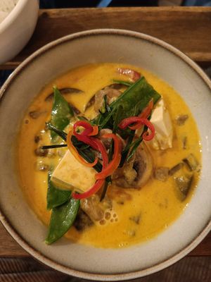 Panang curry at Kapunka Vegan in Paris