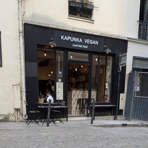 Von Außen at Kapunka Vegan in Paris