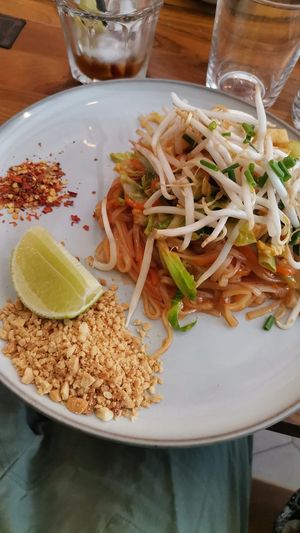 Pad Thai at Kapunka Vegan in Paris