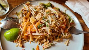 Pad Thai at Kapunka Vegan in Paris