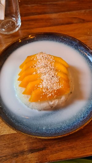 Mango sticky rice at Kapunka Vegan in Paris