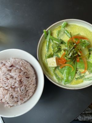 Green Thai Curry at Kapunka Vegan in Paris