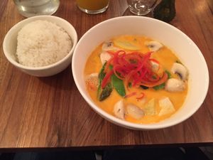 Yellow curry at Kapunka Vegan in Paris