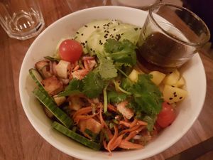 Poke bowl at Kapunka Vegan in Paris