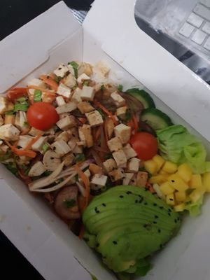 Take away poke bowl 15€ at Kapunka Vegan in Paris