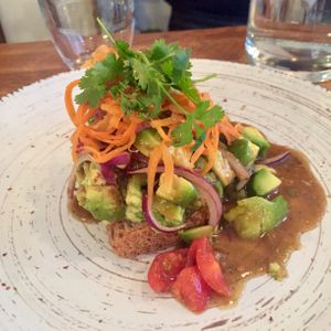 Avocado toast at Kapunka Vegan in Paris