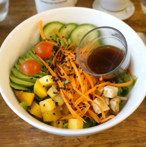 Poké bowl (main) at Kapunka Vegan in Paris