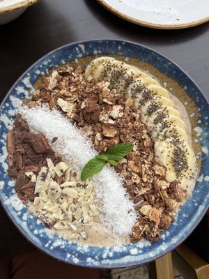 Amazing chocolate smoothie bowl with vegan chocolate on top!  at Byoko in Malaga