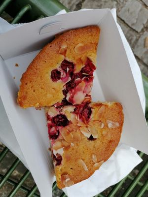 Almond cranberry cake at Ekoplaza in Drongen