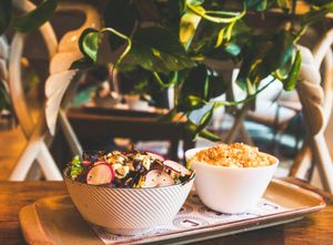 Mac n Cheeze and Steak Salad (100% Vegan) at Honeymoon in East London