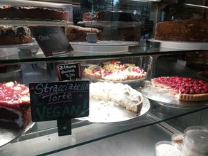 Vegan cake at Nah am Wasser - Neukölln in Berlin