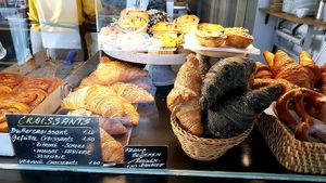 Display of bakery products, including two types of vegan croissants (inside the basket in the center) at Nah am Wasser - Neukölln in Berlin