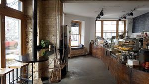Interior of location, view towards the counter at Nah am Wasser - Neukölln in Berlin