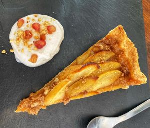 Tarte aux pommes 🍏🍎  at La Table à l'Envers in Marseille