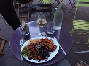 Paprika crisps and deliciousness at La Table à l'Envers in Marseille