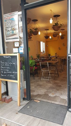 Inside at La Table à l'Envers in Marseille