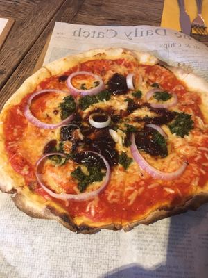 Padana Pizza (vegan) at The Greyhound Inn in Corfe Castle