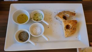 Vorspeise, Öl mit hausgemachten Kräutern und Salzen at Bracks Nudelhaus UG in Winterberg