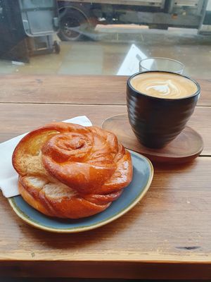 Latte and cinnamon bun at Hampton & Vouis in Manchester