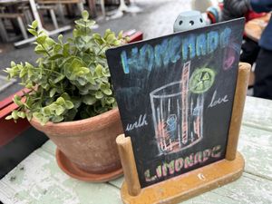 table  at Cool Cats in Chamonix-mont-blanc