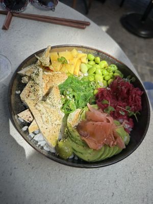 Poke bowl met tofu  at De Eetboetiek V.O.F. in Sluis