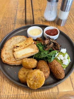 Breakfast plate with tofu added at Cafe Society in Queenstown
