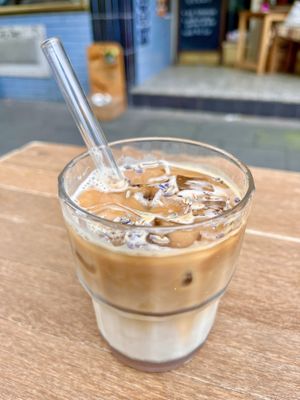 Lavendel Iced Latte 👍🏻  at vevi Café - vegan specialities in Cologne