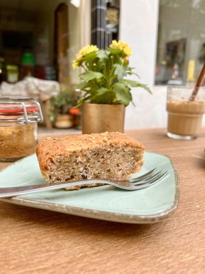 Hazel-Kuchen 👍🏻  at vevi Café - vegan specialities in Cologne