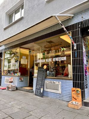 Außenansicht 👍🏻  at vevi Café - vegan specialities in Cologne