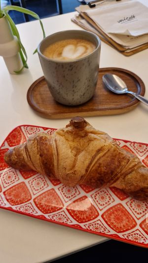 Veganes croissant at vevi Café - vegan specialities in Cologne