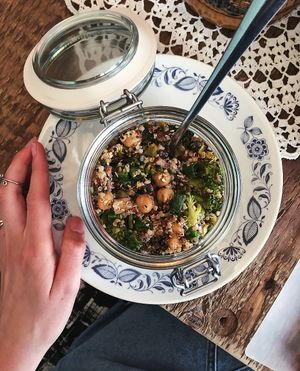 quiki • a salad with quinoa, mushrooms, broccoli, roasted chickpeas, sesame and coriander at vevi Café - vegan specialities in Cologne