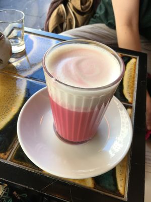 Red beet late  at vevi Café - vegan specialities in Cologne