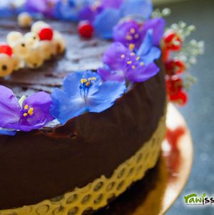 Vegan no gluten cake at Rawissima in Sibiu