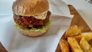 Crispy chili chicken burger at Shizen Inu - We Are Vegan Cafe - 自然いぬ   in Yomitan