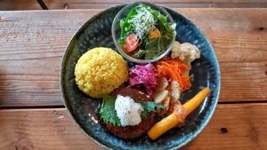 Hamburger steak at Shizen Inu - We Are Vegan Cafe - 自然いぬ   in Yomitan