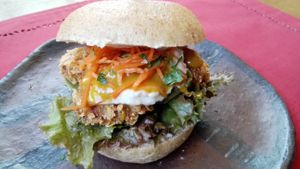 Crispy chicken burger at Shizen Inu - We Are Vegan Cafe - 自然いぬ   in Yomitan