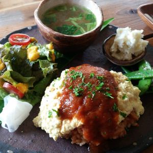 Vegan Omu-rice at Shizen Inu - We Are Vegan Cafe - 自然いぬ   in Yomitan
