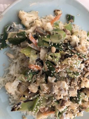 Vegan wok with rice, vegetables and saitan in cocomilk with sesame, cocos and sunflower seeds  at Abrigo da Alma in Tomar