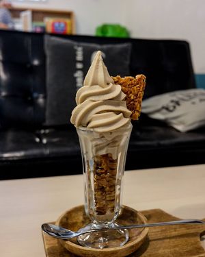 Maple brown sugar parfait at Detox Cafe Felicidad in Okinawa