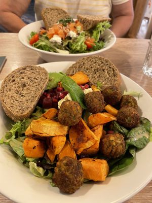  Falafel tahini   at Dean & David - JFK in Luxembourg City