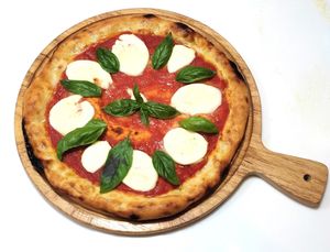 Pizza buffalo mozzarella at Silvio's Bistro in Bangkok