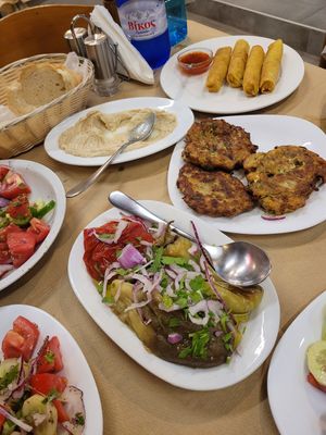 Grilled armenian Vegetables, Springrolls, Hummus & Zuchiniballs at Noah's Ark in Kos