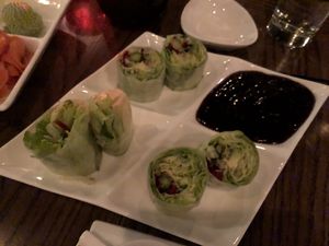 Fresh veggie spring rolls at Niu in Chicago