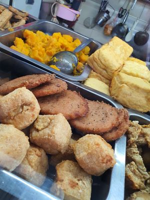 Fried stuff ~ Circuit Breaker Period Phase 3 at Yuan Man Vegetarian 圓滿素食 - Circuit Rd in Central Singapore