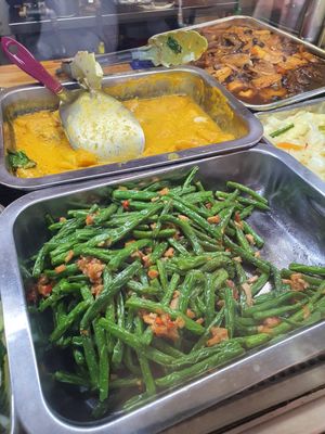 Vegan curry and Greenies ~ Circuit Breaker Period Phase 3 at Yuan Man Vegetarian 圓滿素食 - Circuit Rd in Central Singapore