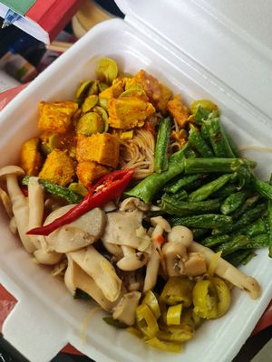 $5 Lunch ~ 4/11/22 at Yuan Man Vegetarian 圓滿素食 - Circuit Rd in Central Singapore