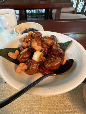 This is fire. Some mushroom in sauce with cashews and chilli 👌🏻  at Mi Xun TeaHouse 谧寻茶室 in Chengdu
