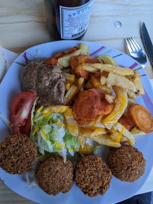 Falafelteller - yum! at Basmah in Berlin