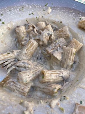 Macaroni an Sagnesauce mit Pilzen  at Pane & Vino in Evora